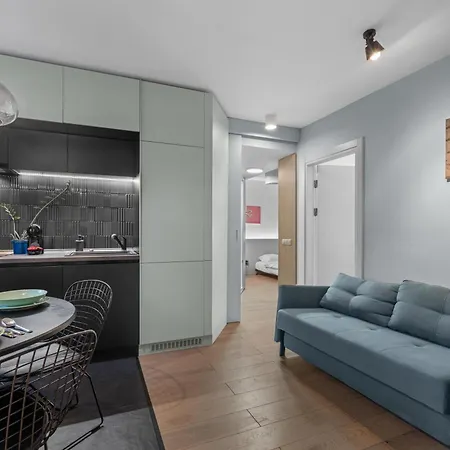 Apartment 2br With Balcony On Calea Victoriei Bucharest