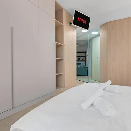 Apartment 2br With Balcony On Calea Victoriei